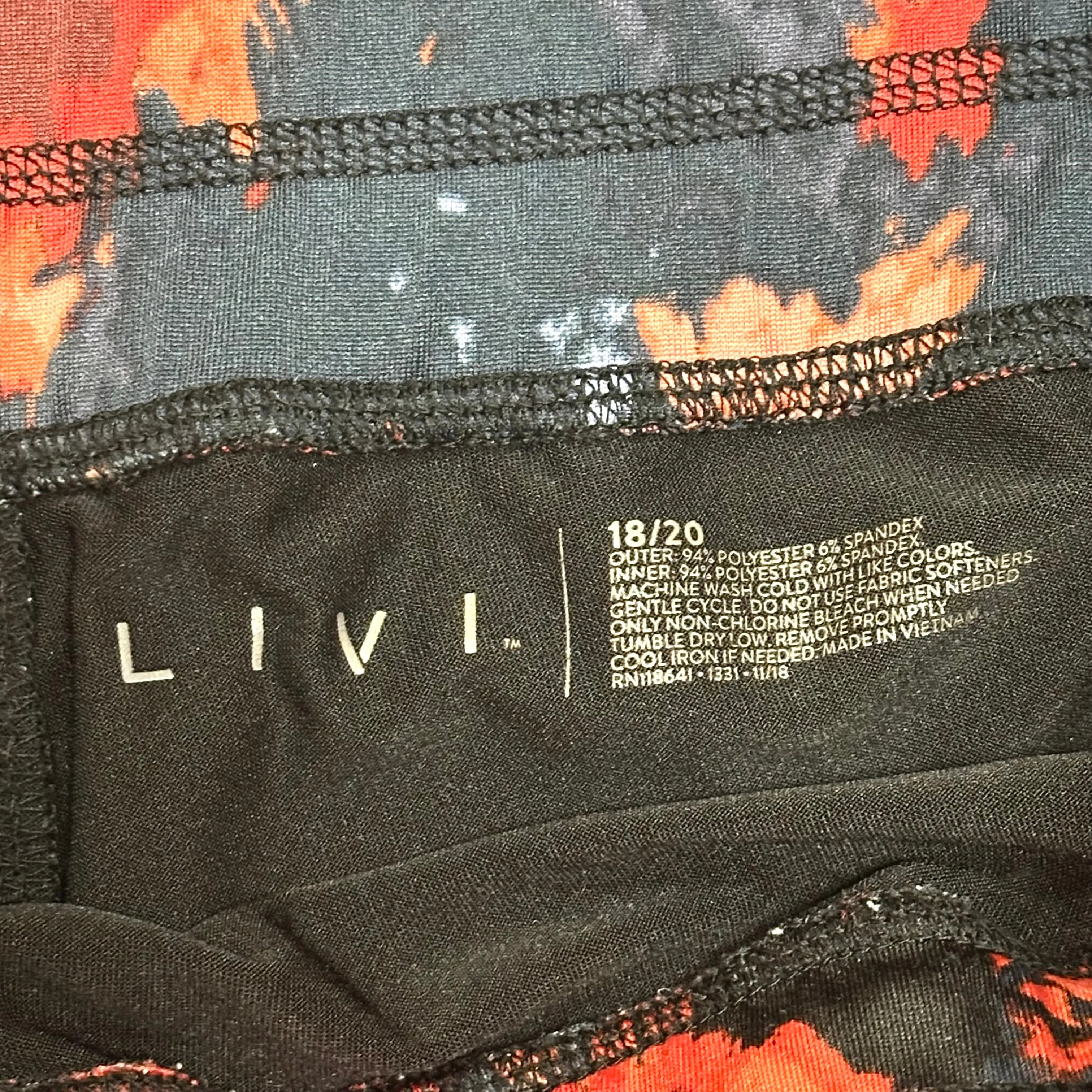 Athletic Shorts By Livi Active In Multi-colored, Size: 18