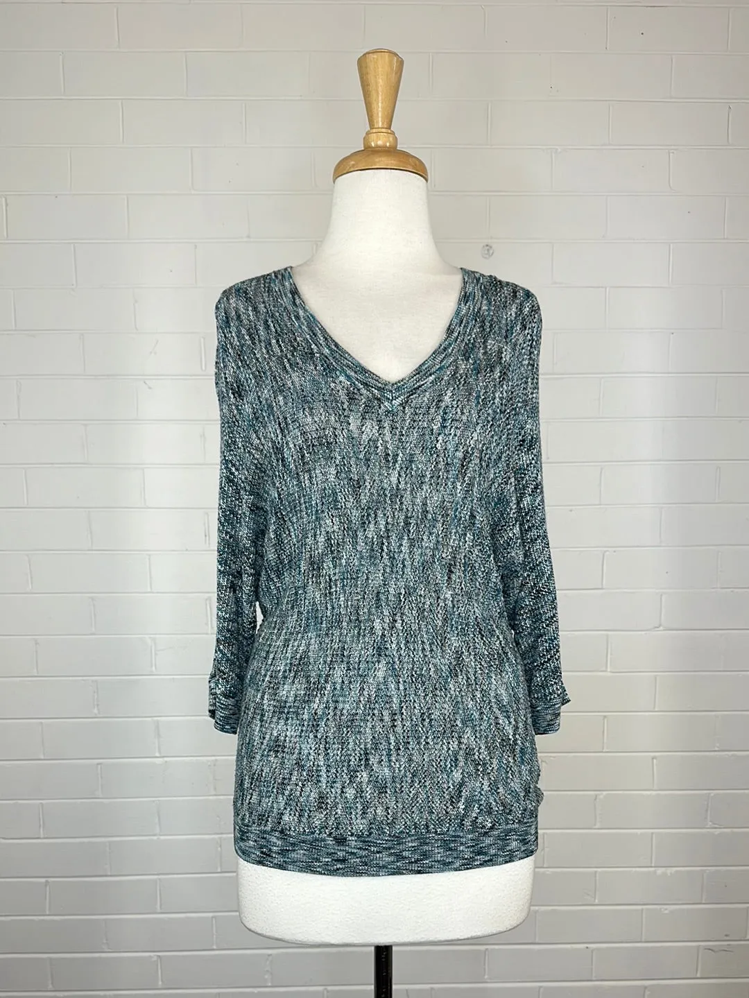 DKNY | New York | sweater | size 10 | v-neck