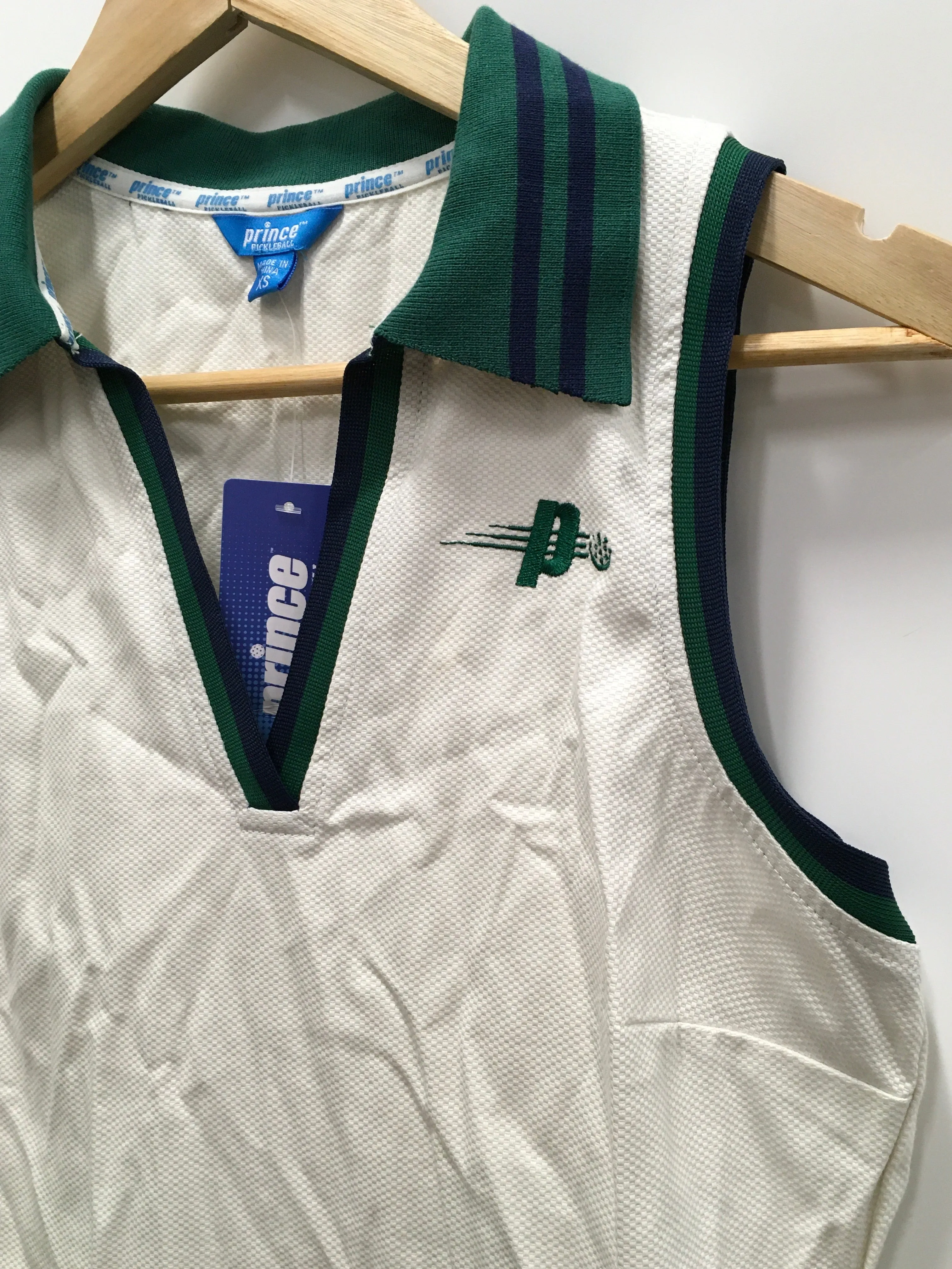 Green & White Athletic Dress Clothes Mentor, Size Xs