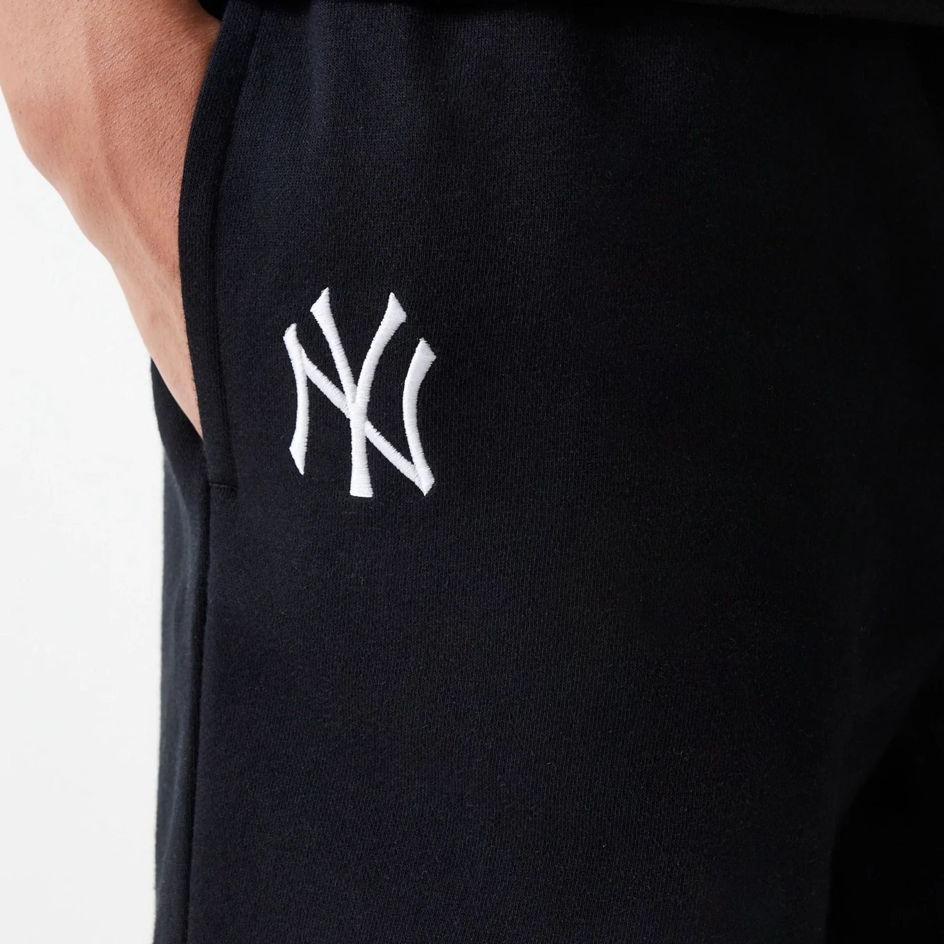 New York Yankees MLB League Essential Midi Black Shorts NEW ERA
