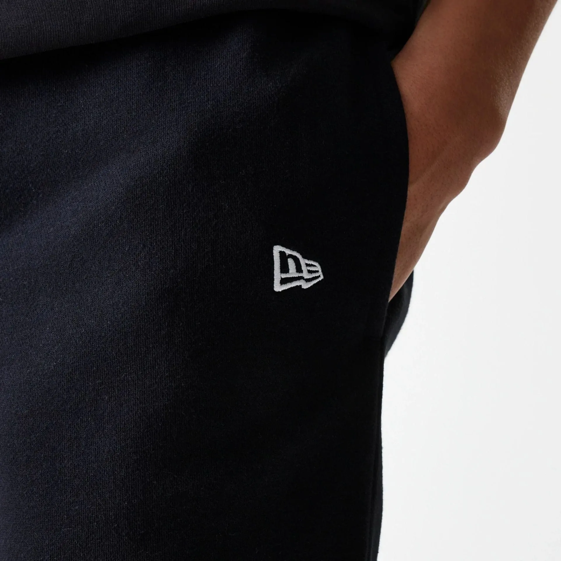 New York Yankees MLB League Essential Midi Black Shorts NEW ERA
